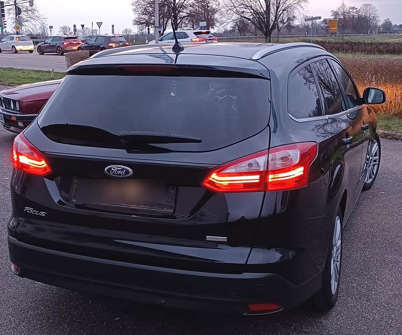 Gebraucht Ford Focus Titanium 125 PS (91 kW) 2013 Schwarz Kombi
