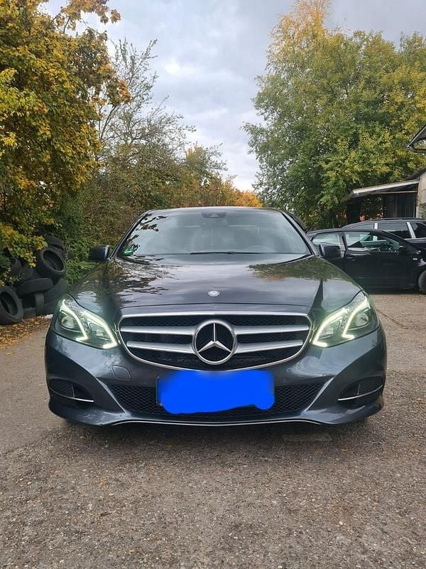 Grau Gebraucht 2013 Mercedes E350 Limousine | 16.900 € (Fairer Preis) - Bild 1/4