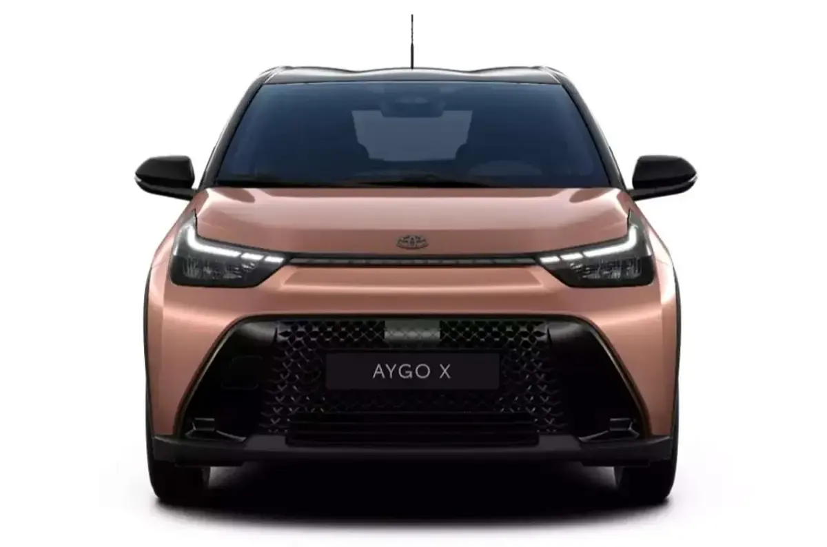 Neu Toyota Aygo 116 PS (85 kW) 2026 Cinnamon bronze met. / black Kleinwagen