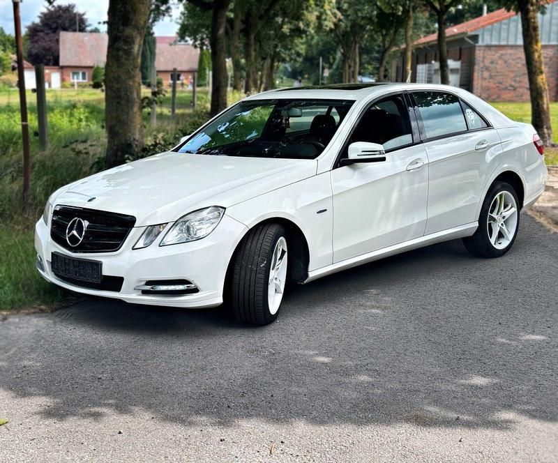 Weiß Gebraucht 2010 Mercedes E220 Limousine | 7.800 € (Fairer Preis) - Bild 1/4
