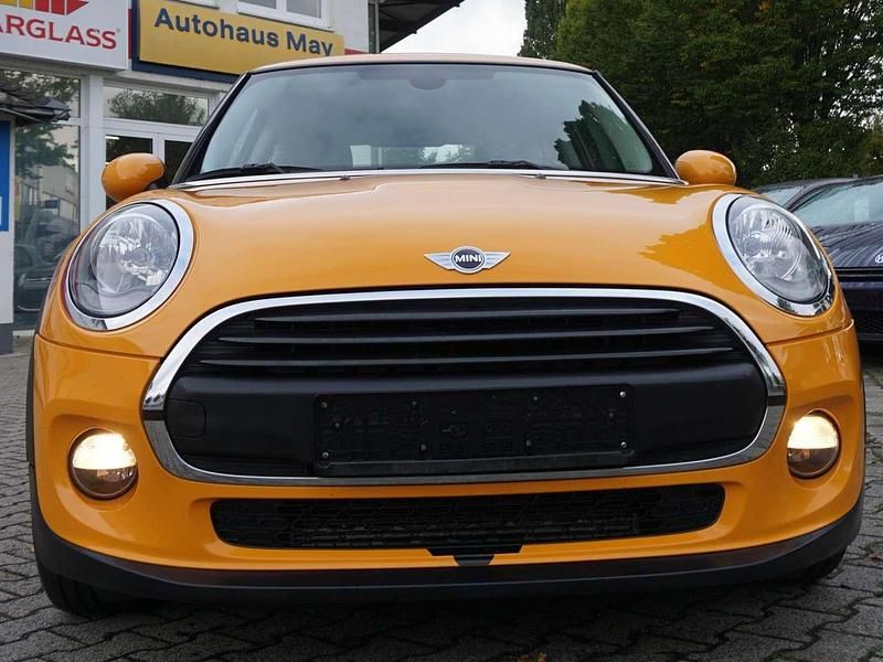 Gebraucht Mini ONE 102 PS (75 kW) 2018 Volcanic orange uni Kleinwagen