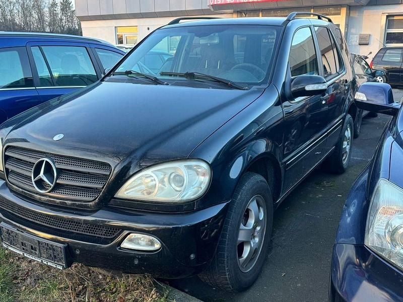 Gebraucht Mercedes ML270 163 PS (119 kW) 2003 Schwarz SUV