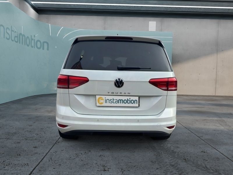 Gebraucht VW Touran Highline 150 PS (110 kW) 2024 Weiß Van / Kleinbus
