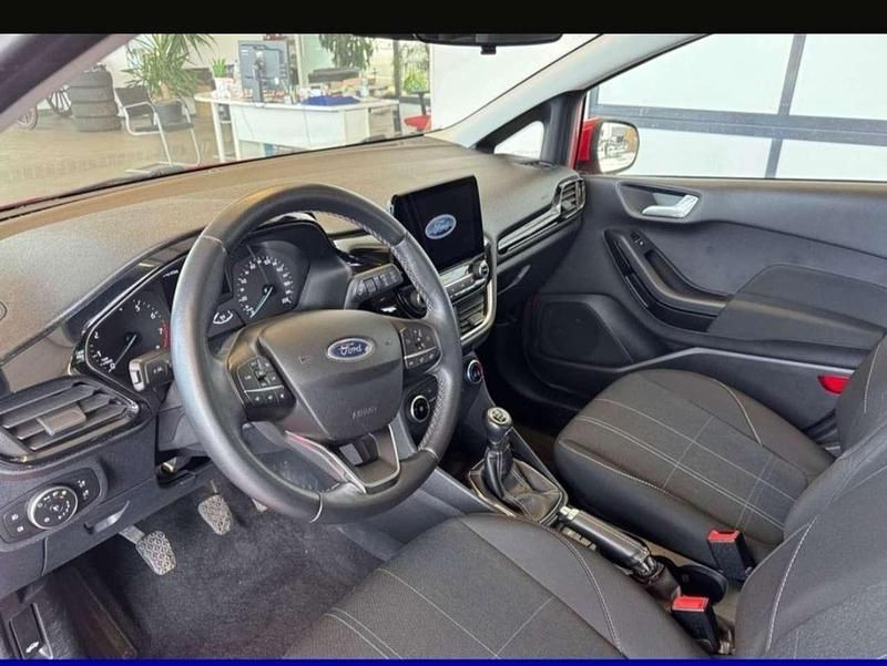 Gebraucht Ford Fiesta Cool & Connect 75 PS (55 kW) 2020 Rot Limousine