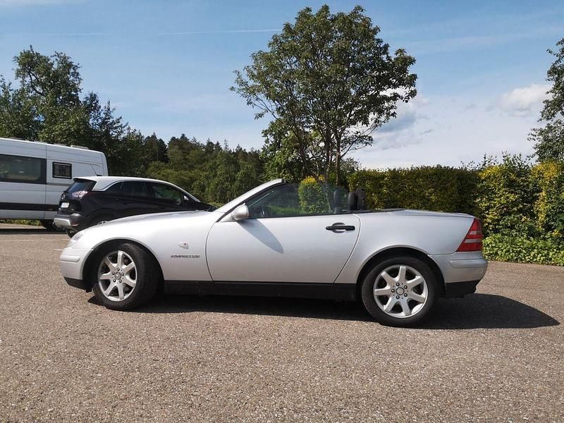Silber Gebraucht 1999 Mercedes SLK230 Cabrio | 10.500 € (Teuer) - Bild 1/4