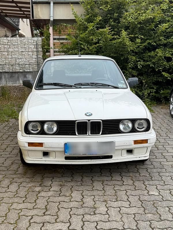 Weiß Gebraucht 1990 BMW 316 Limousine | 4.500 € - Bild 1/1
