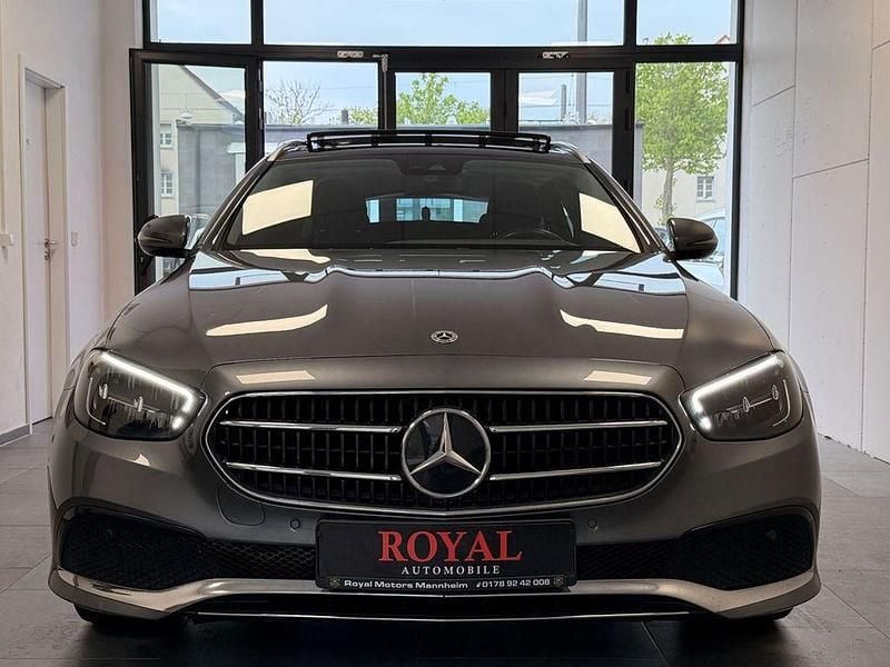 Gebraucht Mercedes E220 200 PS (147 kW) 2023 Grau Limousine