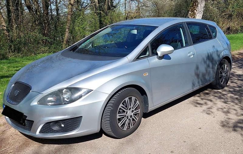 Silber Gebraucht 2010 Seat Leon Ecomotive Limousine | 4.500 € (Fairer Preis) - Bild 1/4
