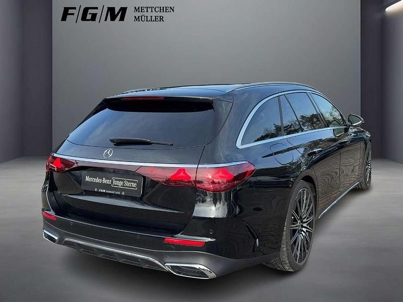 Gebraucht Mercedes E200 Advanced 204 PS (150 kW) 2024 Metalliclack obsidianschwarz m Kombi