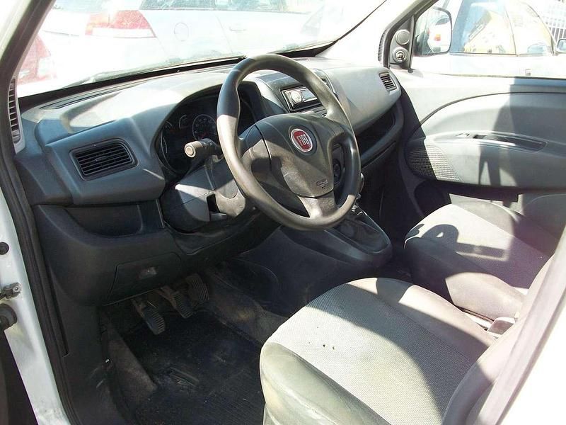 Gebraucht Fiat Doblò 90 PS (66 kW) 2012 Weiß Van / Kleinbus
