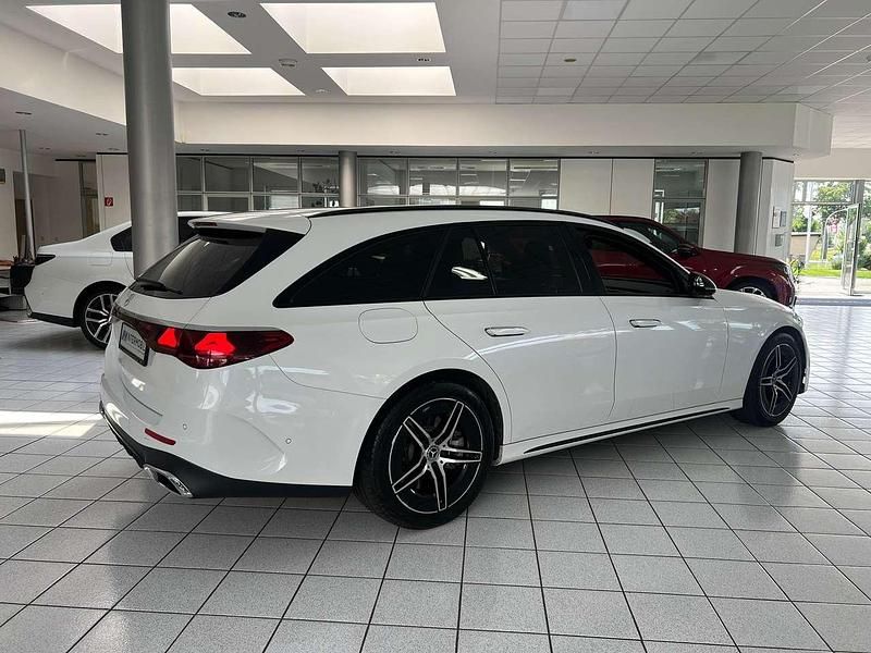 Gebraucht Mercedes E300 Advanced Plus 204 PS (150 kW) 2024 Manufaktur opalithweiss Kombi
