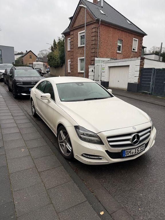 Weiß Gebraucht 2015 Mercedes CLS350 Limousine | 23.500 € (Fairer Preis) - Bild 1/4