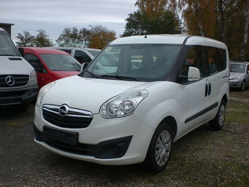 Weiß Gebraucht 2014 Opel Combo Edition Limousine | 5.750 € (Guter Preis) - Bild 1/4
