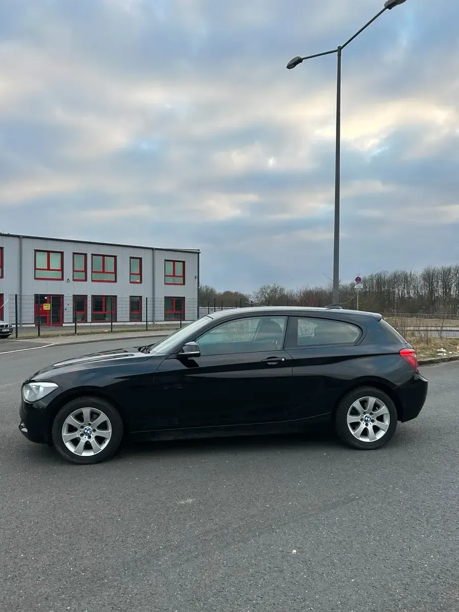 Gebraucht BMW 114 102 PS (75 kW) 2012 Schwarz Kleinwagen