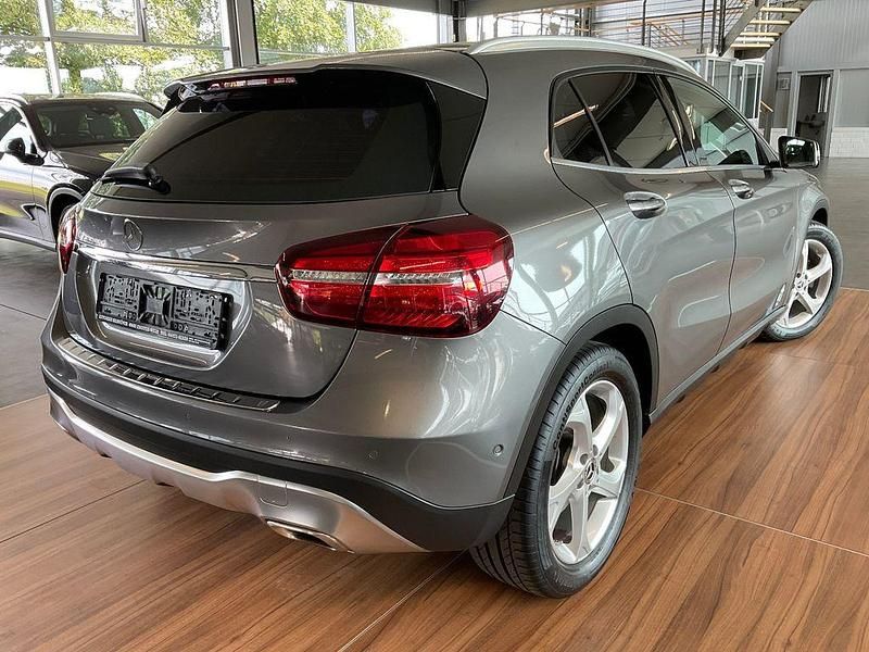 Gebraucht Mercedes GLA180 Progressive 122 PS (89 kW) 2019 Mountaingrau SUV