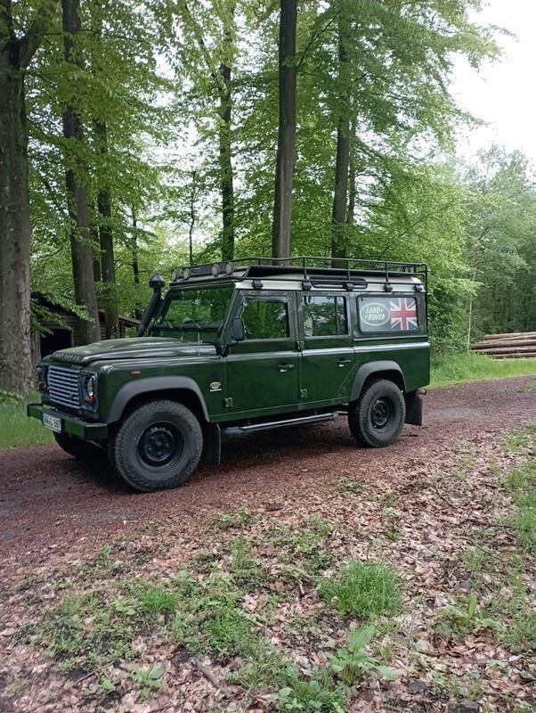 Grün Gebraucht 2008 Land Rover Defender SUV | 28.000 € - Bild 1/4
