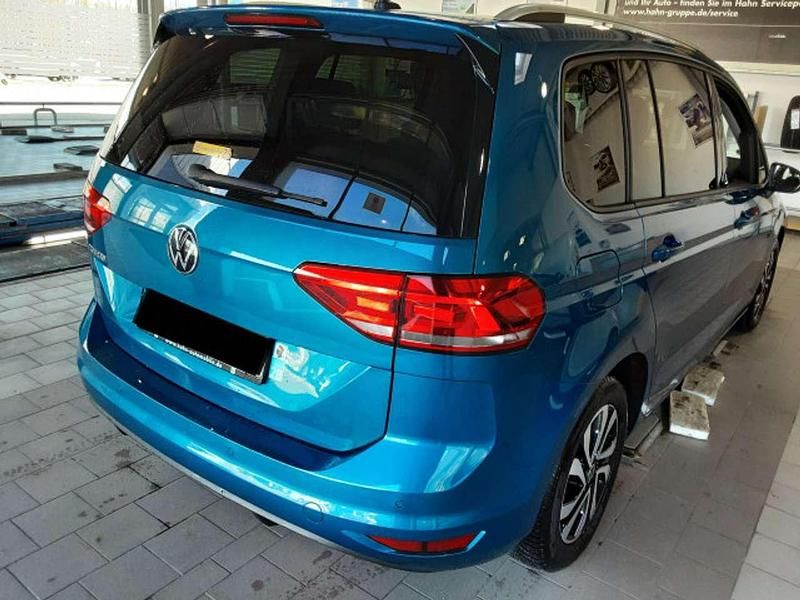Gebraucht VW Touran Active 150 PS (110 kW) 2021 Caribbean blue metallic Van / Kleinbus