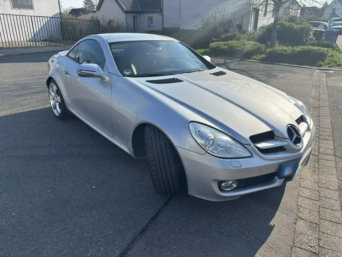 Gebraucht Mercedes SLK350 305 PS (224 kW) 2008 Silber Cabrio