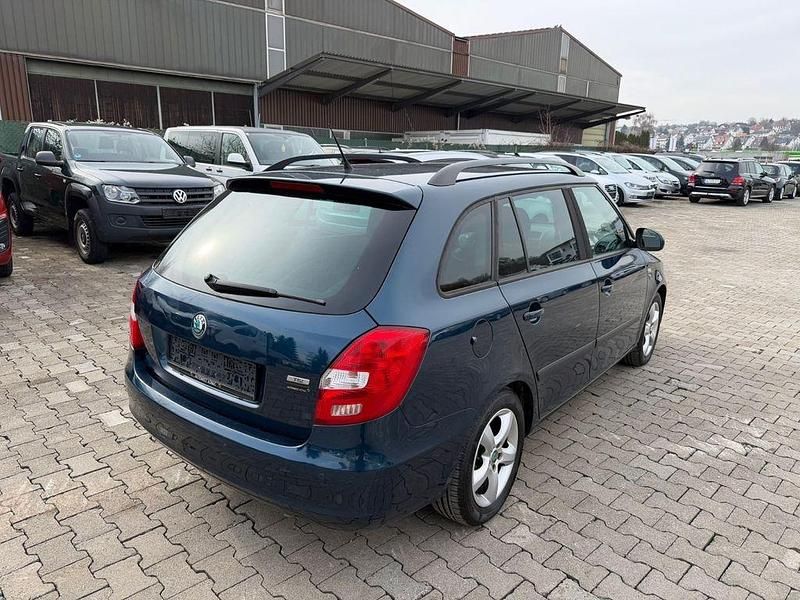 Gebraucht Skoda Fabia Family 86 PS (63 kW) 2011 Blau Kombi