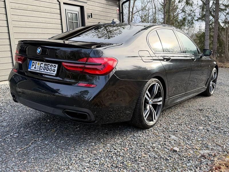 Gebraucht BMW 750 Shadowline 449 PS (330 kW) 2016 Schwarz Limousine