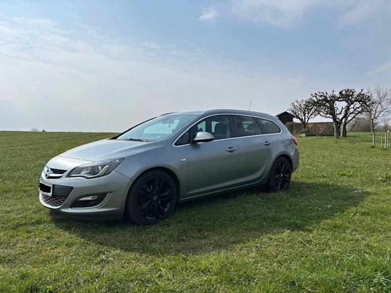 Gebraucht Opel Astra Exklusiv 170 PS (125 kW) 2014 Silber Kombi
