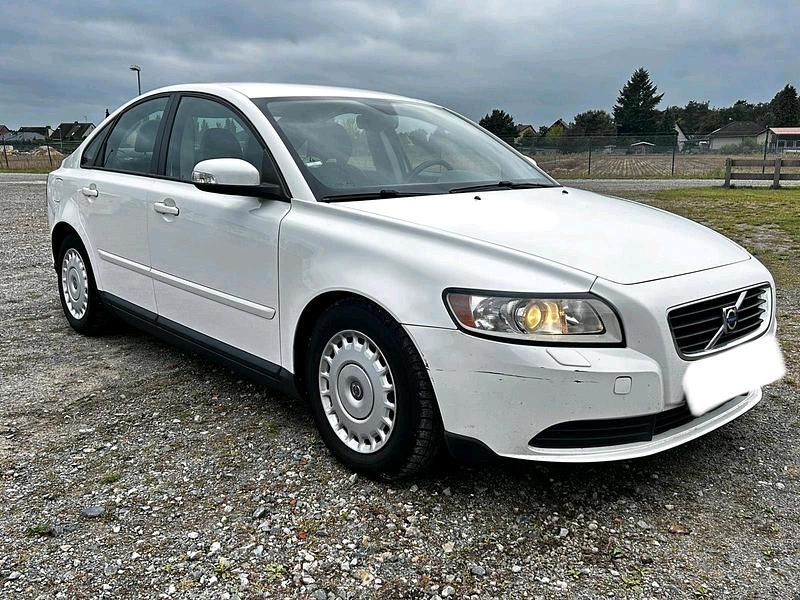 Weiß Gebraucht 2007 Volvo S40 Limousine | 2.000 € (Guter Preis) - Bild 1/4