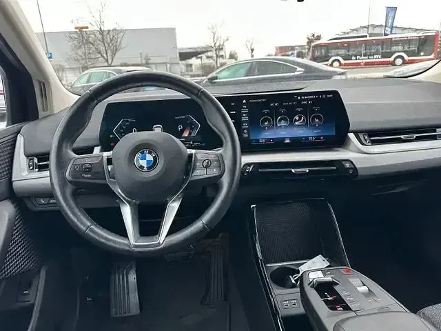 Używany BMW 218 Performance 150 KM (110 kW) 2022 Biały Kombi
