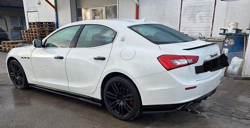 Gebraucht Maserati Ghibli 330 PS (242 kW) 2015 Weiß Limousine