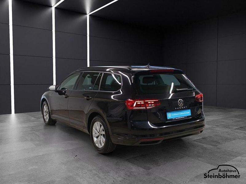 Gebraucht VW Passat Basis 150 PS (110 kW) 2024 Schwarz Kombi