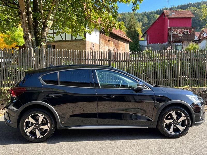 Gebraucht Ford Focus Active X 125 PS (91 kW) 2024 Schwarz Limousine