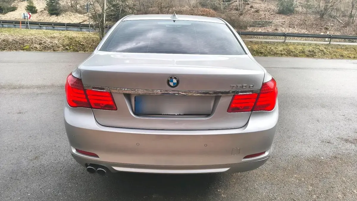 Gebraucht BMW 730 245 PS (180 kW) 2011 Silber Limousine