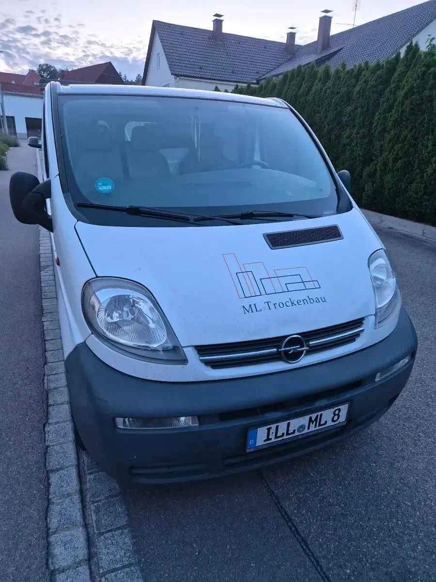 Gebraucht Opel Vivaro 82 PS (60 kW) 2004 Weiß Van / Kleinbus