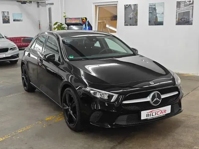 Gebraucht Mercedes A200 163 PS (119 kW) 2018 Schwarz (nachtschwarz  unilack) Limousine