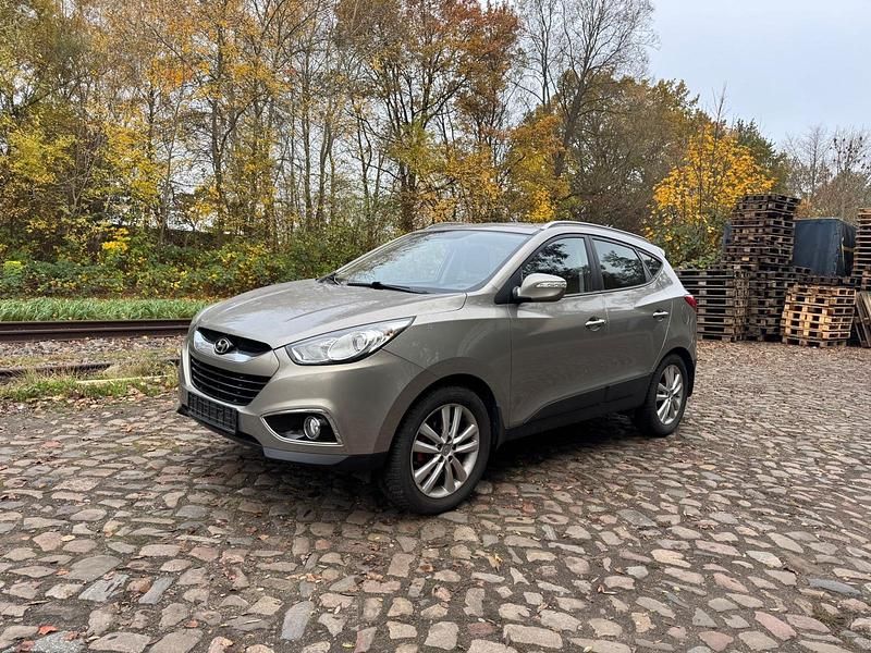 Grau Gebraucht 2010 Hyundai ix35 SUV | 8.990 € (Fairer Preis) - Bild 1/4