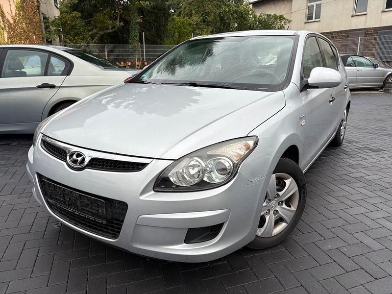 Silber Gebraucht 2009 Hyundai i30 Edition+ Limousine | 2.999 € (Guter Preis) - Bild 1/4