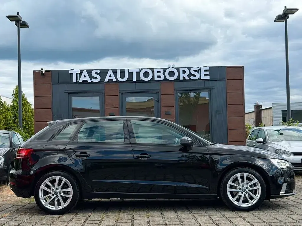 Gebraucht Audi A3 Sport 116 PS (85 kW) 2017 Schwarz Limousine