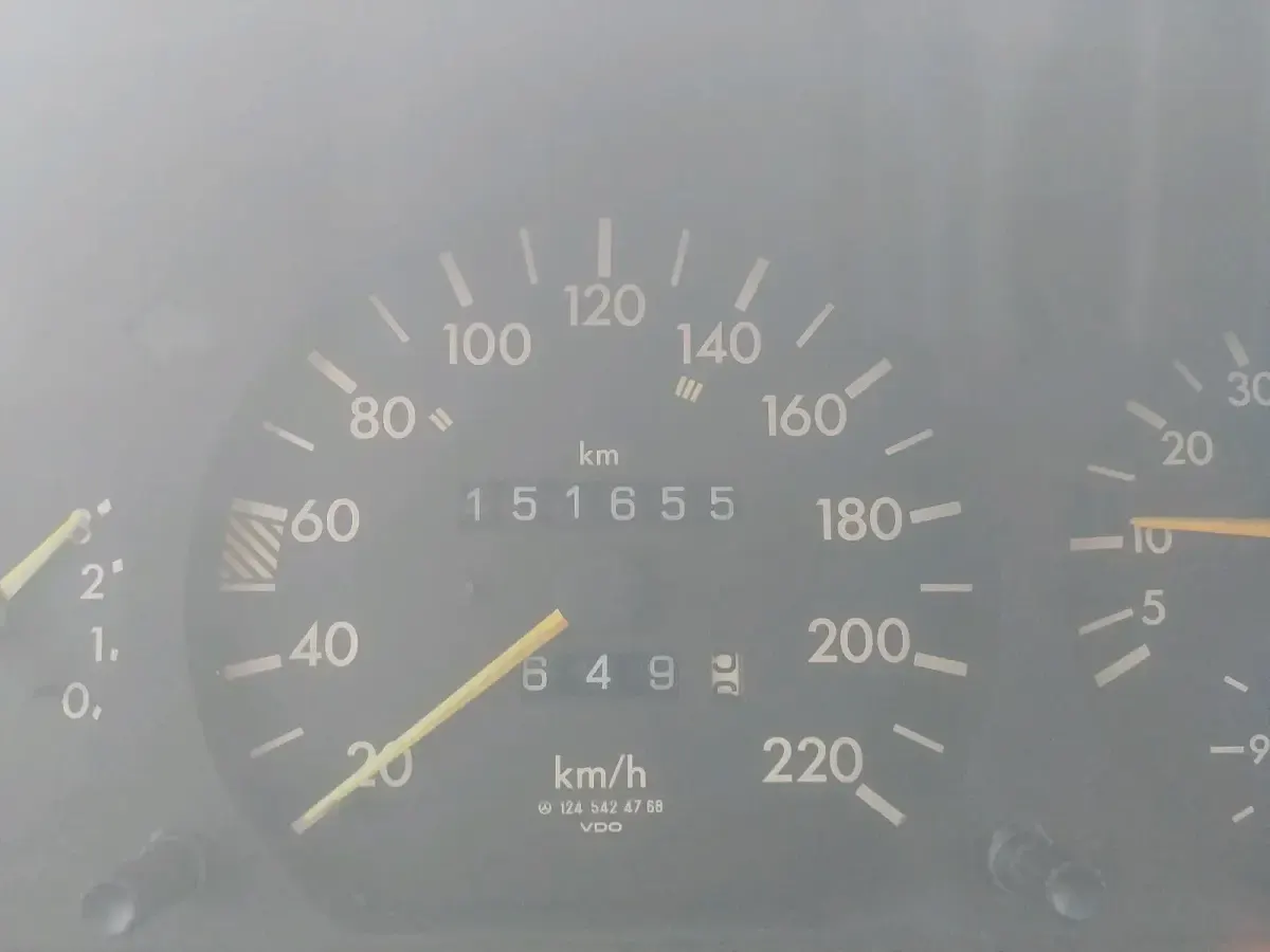 Gebraucht Mercedes 200 118 PS (86 kW) 1992 Gold Limousine