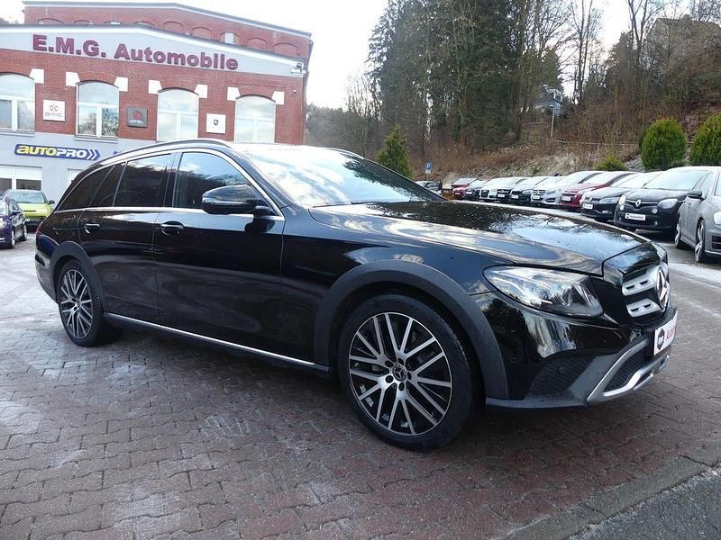 Gebraucht Mercedes E220 194 PS (142 kW) 2020 Schwarz Limousine