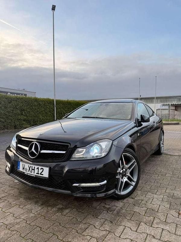 Schwarz Gebraucht 2011 Mercedes C220 AMG Coupé | 7.990 € (Guter Preis) - Bild 1/4