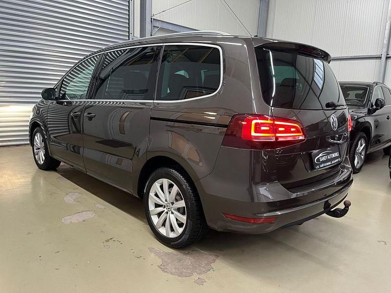 Gebraucht VW Sharan Highline 177 PS (130 kW) 2020 Braun black oak brown metallic Van / Kleinbus