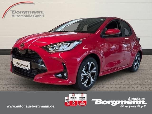 Rot Neu 2025 Toyota Yaris Hybrid Limousine | 28.450 € (Etwas zu teuer) - Bild 1/4