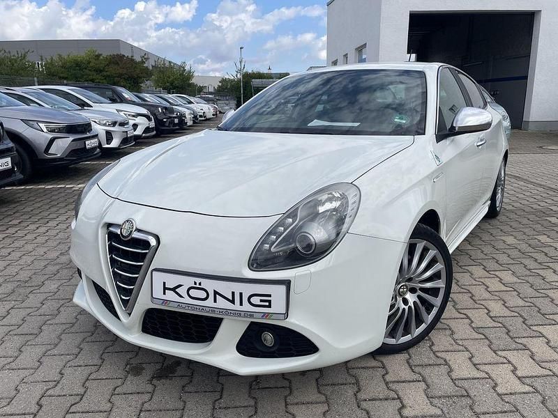 Weiß Gebraucht 2012 Alfa Romeo Giulietta Quadrifoglio Verde Kleinwagen | 11.333 € (Etwas zu teuer) - Bild 1/4