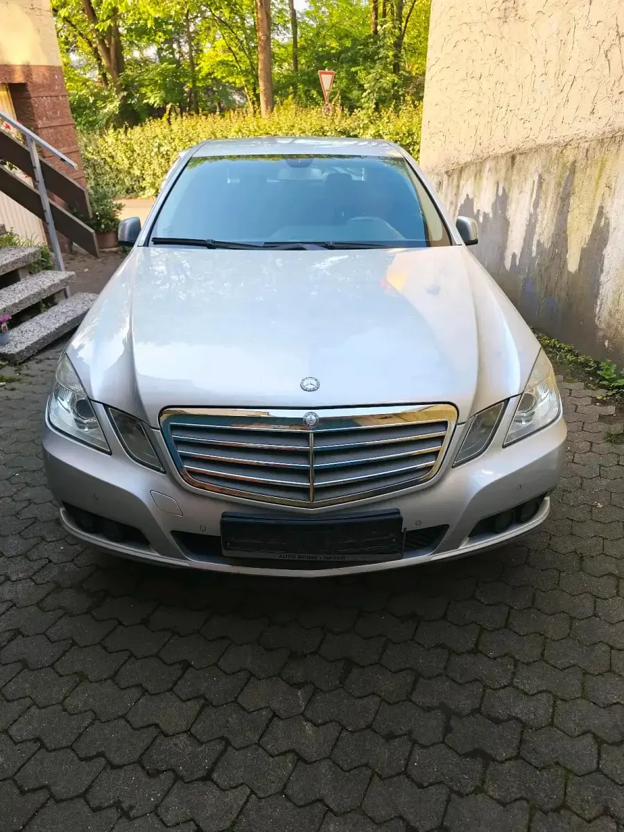 Gebraucht Mercedes E220 170 PS (125 kW) 2009 Silber Limousine