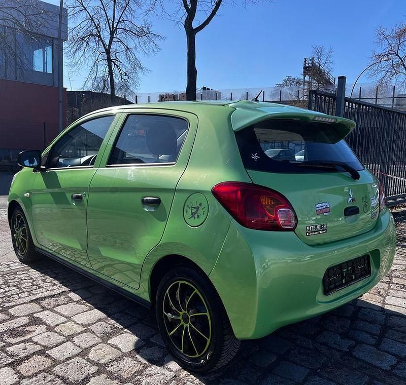 Gebraucht Mitsubishi Space Star Plus 71 PS (52 kW) 2014 Grün Van / Kleinbus