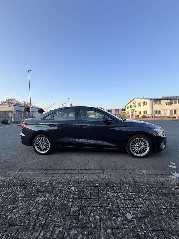Używany Audi A3 Advanced 150 KM (110 kW) 2023 Szary Sedan/Limuzyna