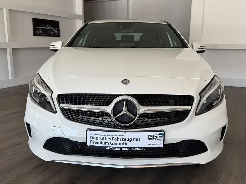 Gebraucht Mercedes A180 Style 122 PS (89 kW) 2016 Weiß Kleinwagen