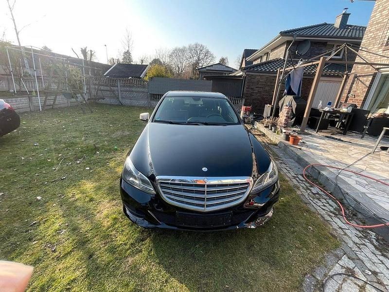 Gebraucht Mercedes E200 Edition 136 PS (100 kW) 2015 Schwarz Limousine