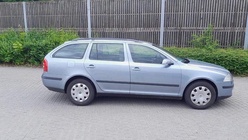 Grau Gebraucht 2006 Skoda Octavia Kombi | 2.500 € (Fairer Preis) - Bild 1/4