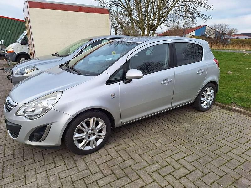 Grau Gebraucht 2011 Opel Corsa Innovation Limousine | 3.500 € (Fairer Preis) - Bild 1/4