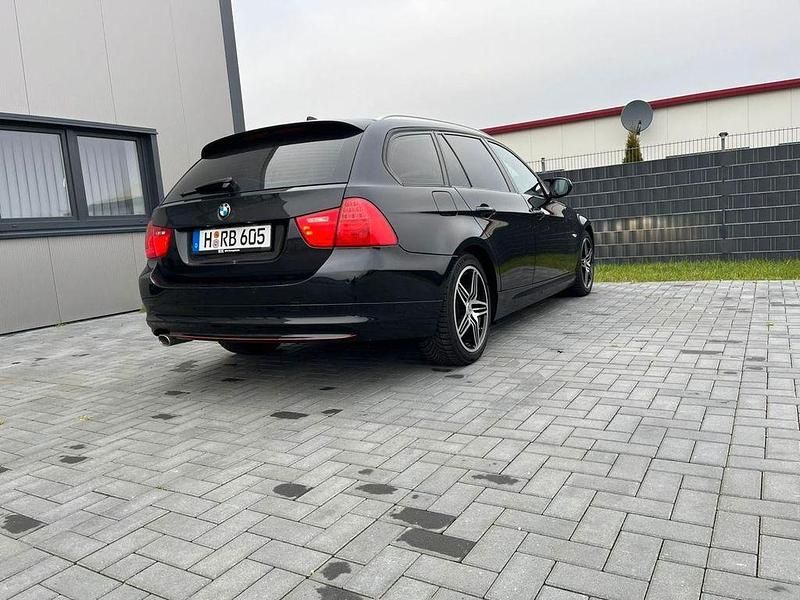 Gebraucht BMW 320 Exclusive 250 PS (183 kW) 2012 Schwarz Kombi